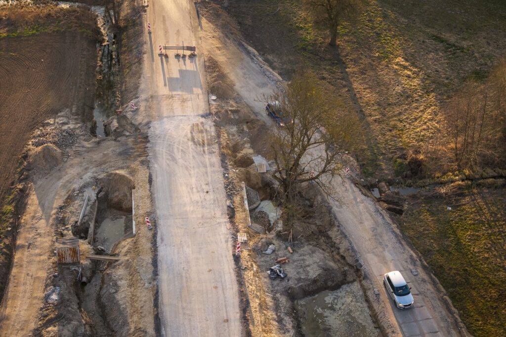 Modernizacja drogi wojewódzkiej nr 563, fot. Szymon Zdziebło/tarantoga.pl dla UMWKP