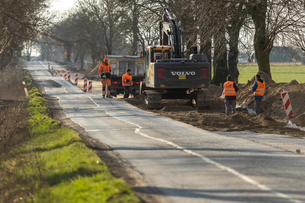 Modernizacja drogi wojewódzkiej nr 563, fot. Szymon Zdziebło/tarantoga.pl dla UMWKP