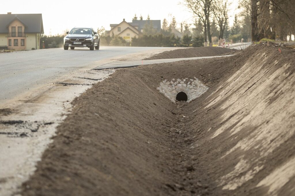 Modernizacja drogi wojewódzkiej nr 563, fot. Szymon Zdziebło/tarantoga.pl dla UMWKP