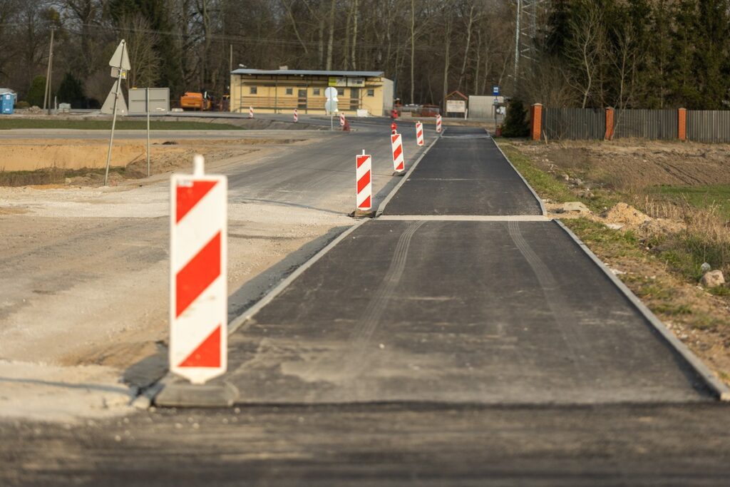 Modernizacja drogi wojewódzkiej nr 563, fot. Szymon Zdziebło/tarantoga.pl dla UMWKP