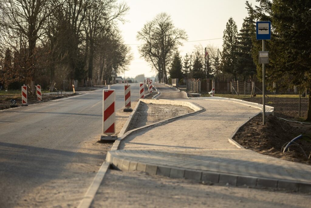 Modernizacja drogi wojewódzkiej nr 563, fot. Szymon Zdziebło/tarantoga.pl dla UMWKP