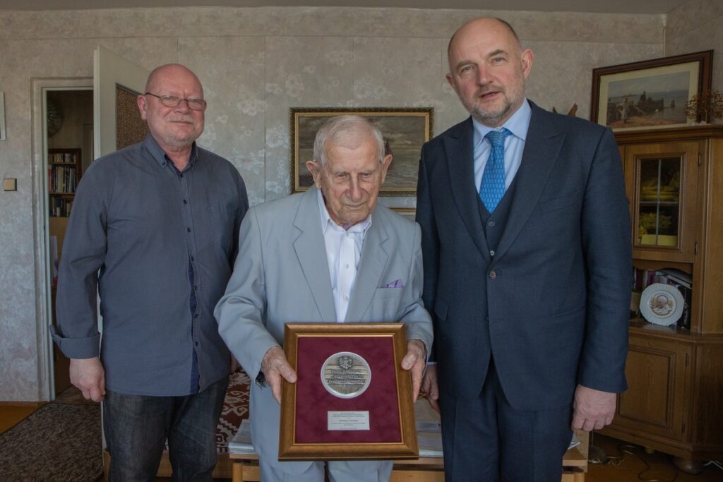 Wręczenie medalu Unitas Durat Stanisławowi Gulińskiemu, fot. Mikołaj Kuras dla UMWKP