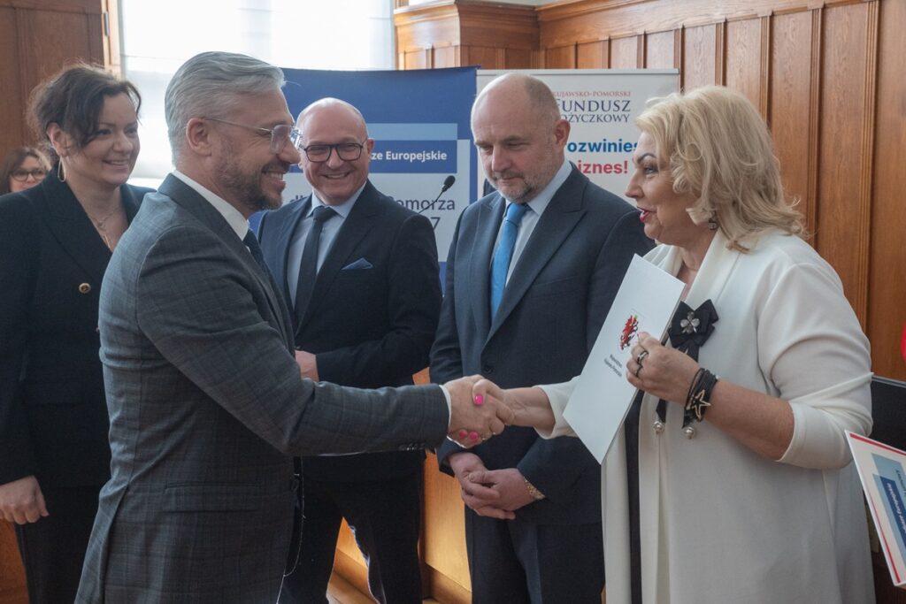 Ceremonia przekazania umów FEdKP, Urząd Marszałkowski, 4 kwietnia 2025, fot. Mikołaj Kuras dla UMWKP