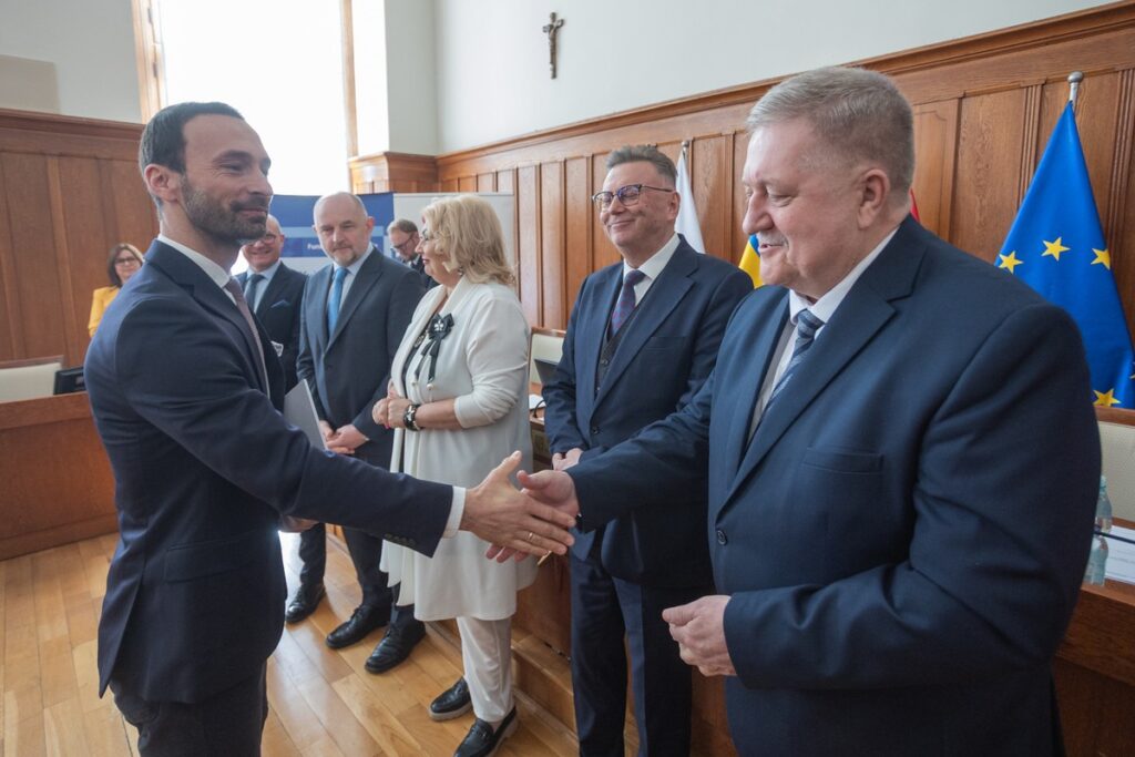 Ceremonia przekazania umów FEdKP, Urząd Marszałkowski, 4 kwietnia 2025, fot. Mikołaj Kuras dla UMWKP