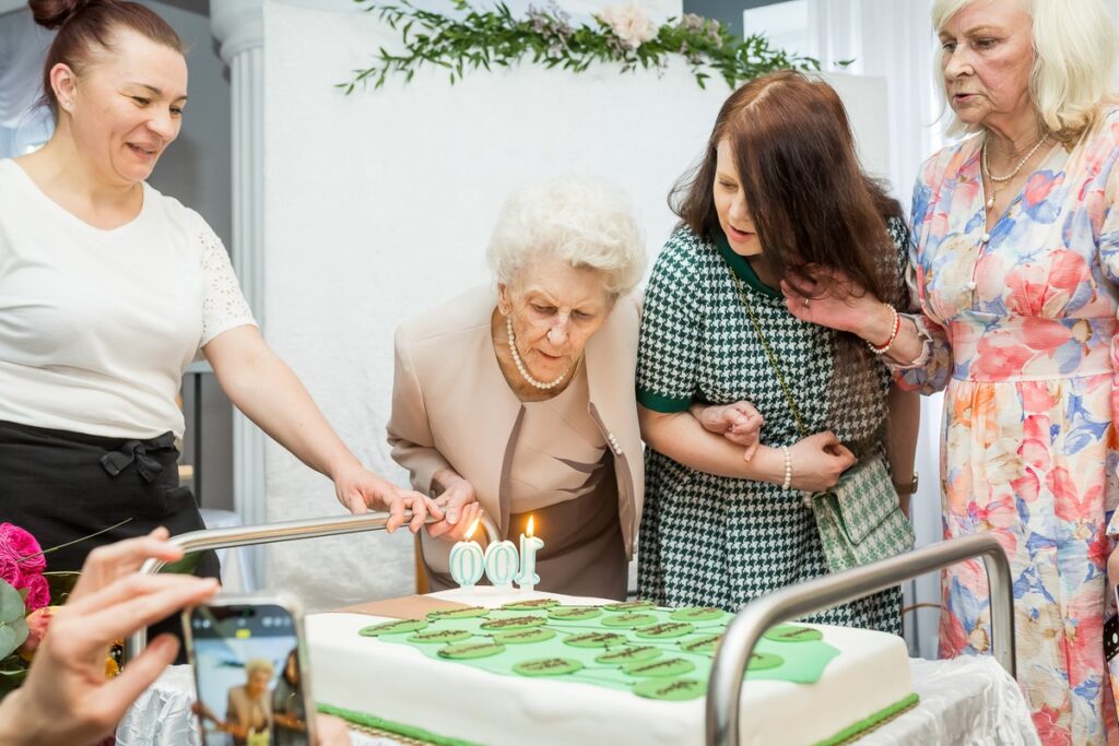Wręczenie medalu Unitas Durat Genowefie Morek, fot. Tomasz Czachorowski/eventphoto.com.pl dla UMWKP