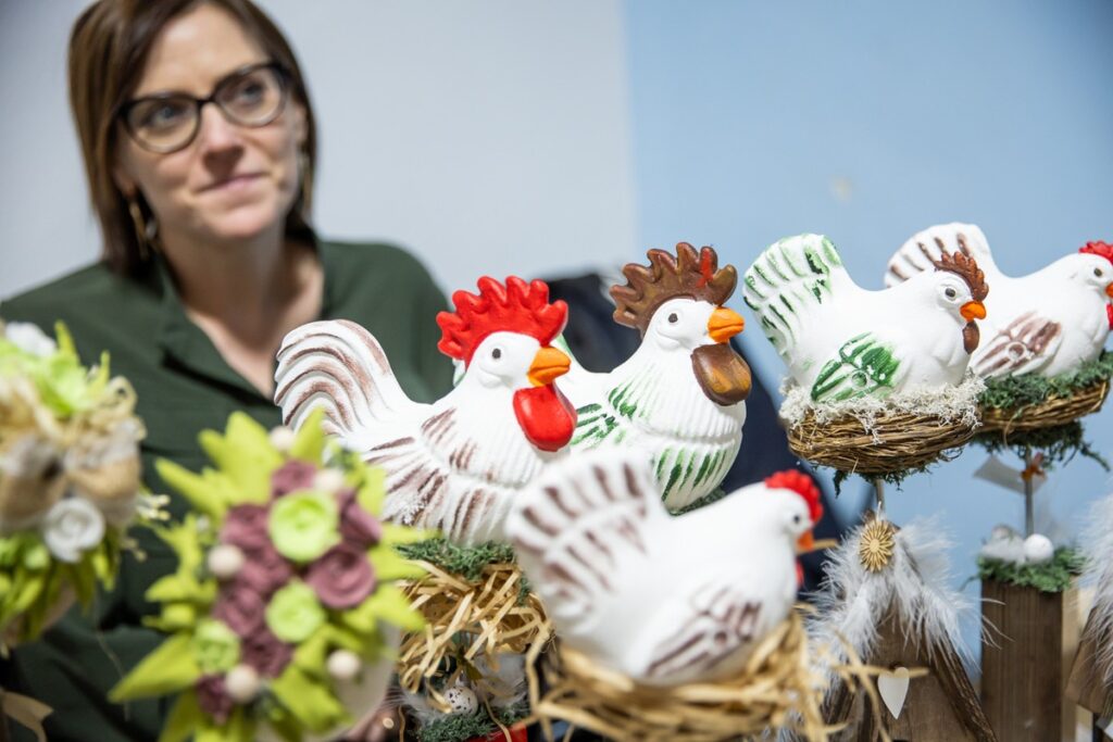 Wielkanocna wystawa rękodzieła „My też potrafimy” w Urzędzie Marszałkowskim, fot. Andrzej Goiński/UMWKP Easter crafts exhibition ‘We too can do’ at the Marshal's Office, photo: Andrzej Goiński/UMWKP