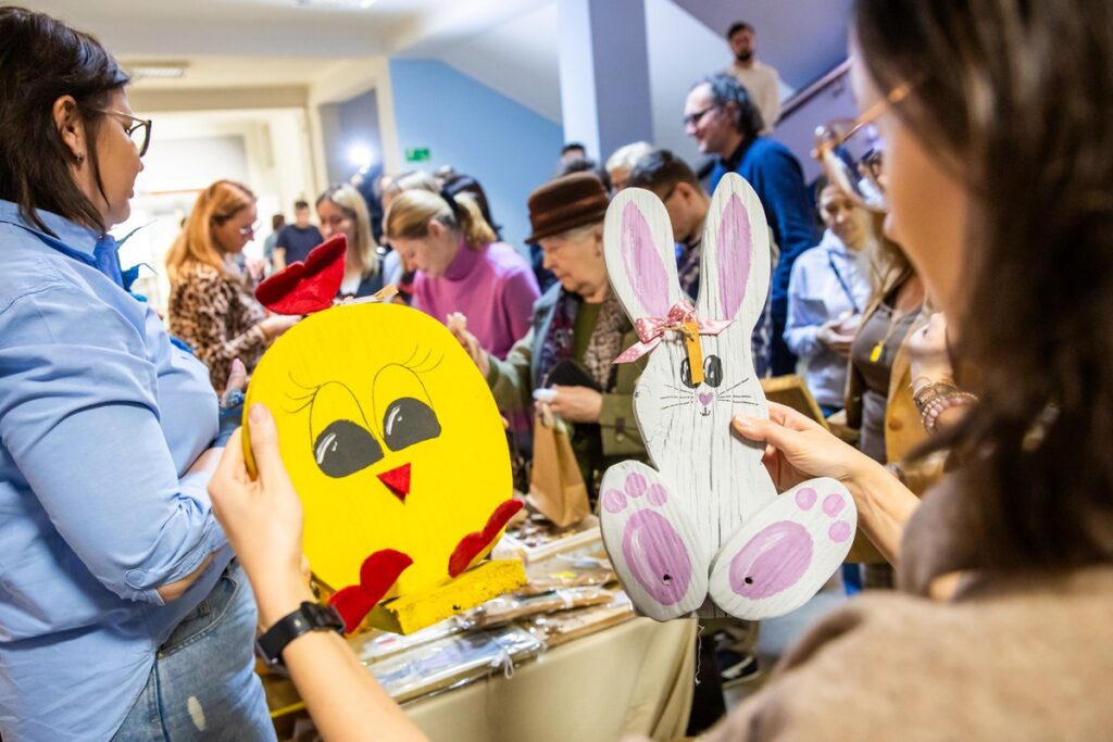 Wielkanocna wystawa rękodzieła „My też potrafimy” w Urzędzie Marszałkowskim, fot. Andrzej Goiński/UMWKP Easter crafts exhibition ‘We too can do’ at the Marshal's Office, photo: Andrzej Goiński/UMWKP