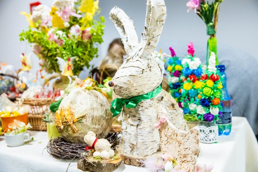 Wielkanocna wystawa rękodzieła „My też potrafimy” w Urzędzie Marszałkowskim, fot. Andrzej Goiński/UMWKP Easter crafts exhibition ‘We too can do’ at the Marshal's Office, photo: Andrzej Goiński/UMWKP