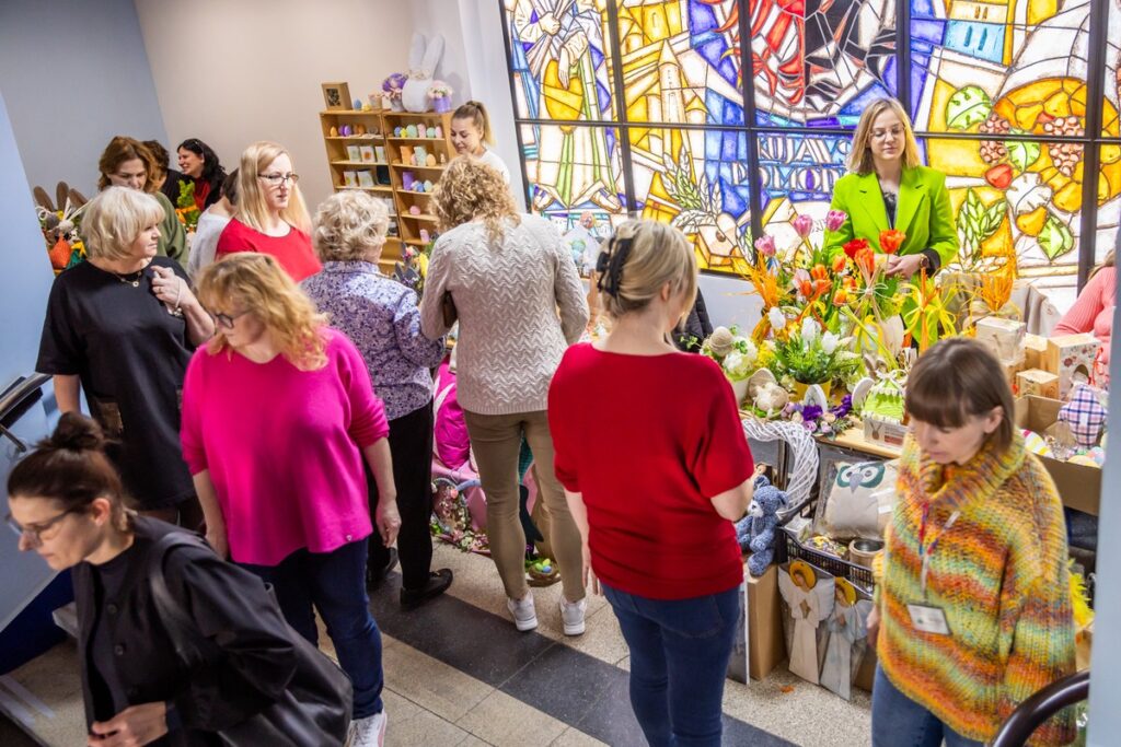 Wielkanocna wystawa rękodzieła „My też potrafimy” w Urzędzie Marszałkowskim, fot. Andrzej Goiński/UMWKP Easter crafts exhibition ‘We too can do’ at the Marshal's Office, photo: Andrzej Goiński/UMWKP