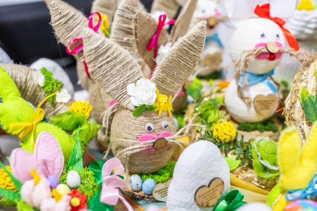 Wielkanocna wystawa rękodzieła „My też potrafimy” w Urzędzie Marszałkowskim, fot. Andrzej Goiński/UMWKP Easter crafts exhibition ‘We too can do’ at the Marshal's Office, photo: Andrzej Goiński/UMWKP