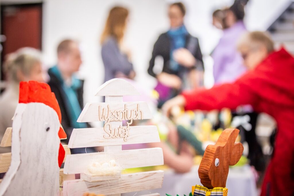 Wielkanocna wystawa rękodzieła „My też potrafimy” w Urzędzie Marszałkowskim, fot. Andrzej Goiński/UMWKP Easter crafts exhibition ‘We too can do’ at the Marshal's Office, photo: Andrzej Goiński/UMWKP