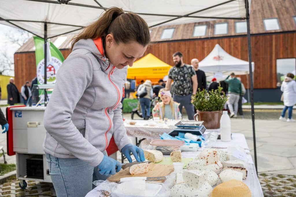 Jarmark świąteczny w Przysieku, fot. Szymon Zdziebło/tarantoga.pl dla UMWKP Easter fair in Przysiek, photo Szymon Zdziebło/tarantoga.pl for UMWKP