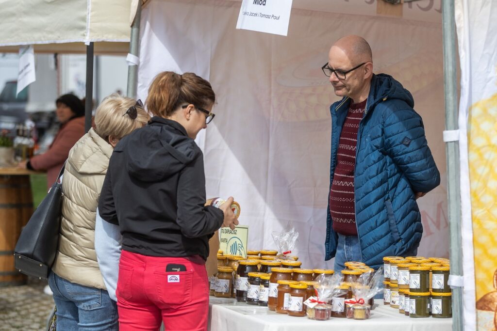 Jarmark świąteczny w Przysieku, fot. Szymon Zdziebło/tarantoga.pl dla UMWKP Easter fair in Przysiek, photo Szymon Zdziebło/tarantoga.pl for UMWKP