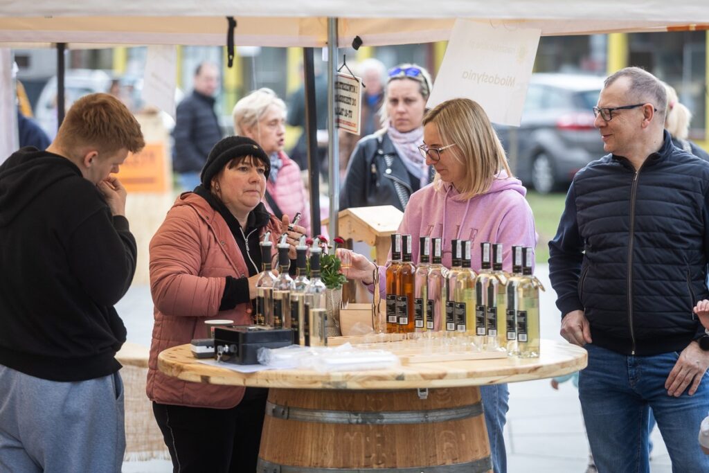 Jarmark świąteczny w Przysieku, fot. Szymon Zdziebło/tarantoga.pl dla UMWKP Easter fair in Przysiek, photo Szymon Zdziebło/tarantoga.pl for UMWKP