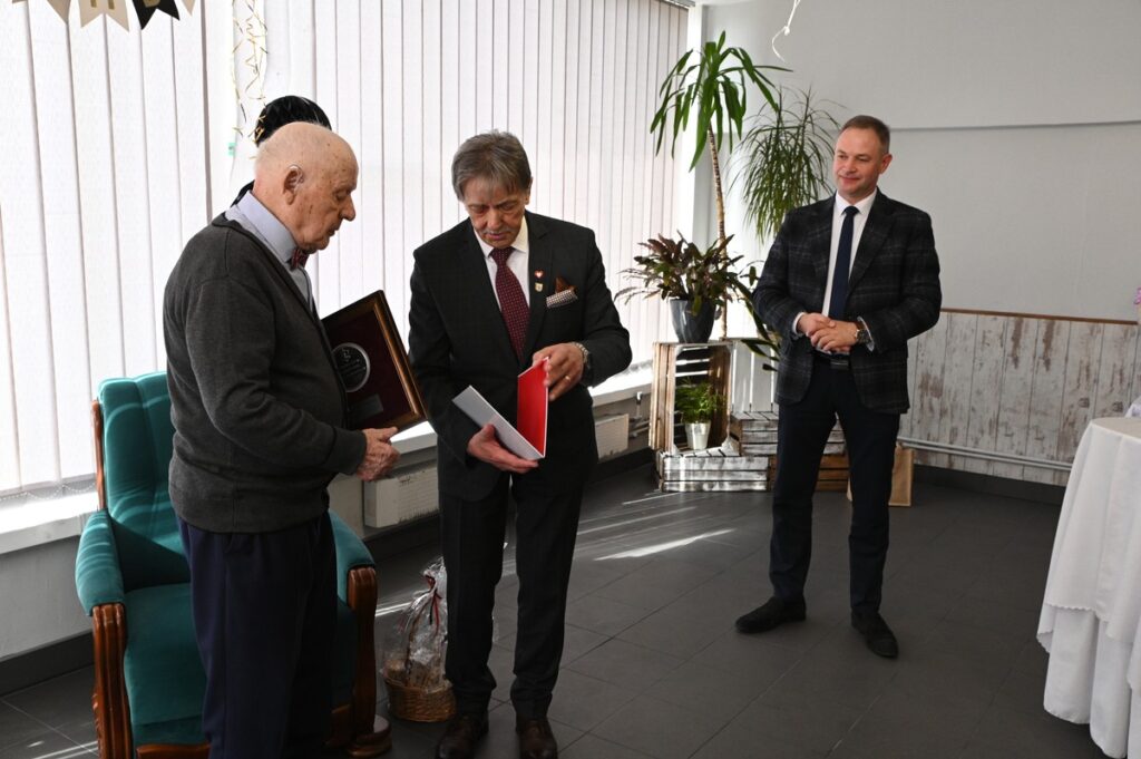 Wręczenie medalu Unitas Durat Leonowi Nadarzyńskiemu, fot. Janusz Nadarzyński