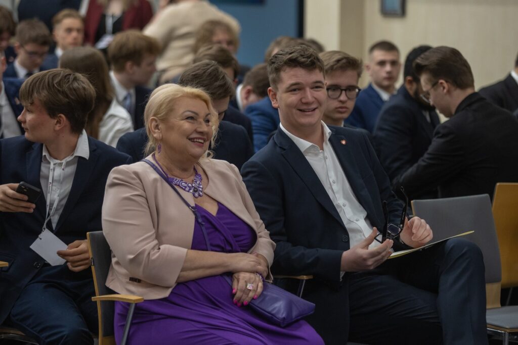 Obrady Parlamentu Młodych RP fot. Mikołaj Kuras dla UMWKP