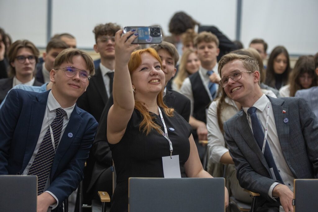 Obrady Parlamentu Młodych RP fot. Mikołaj Kuras dla UMWKP