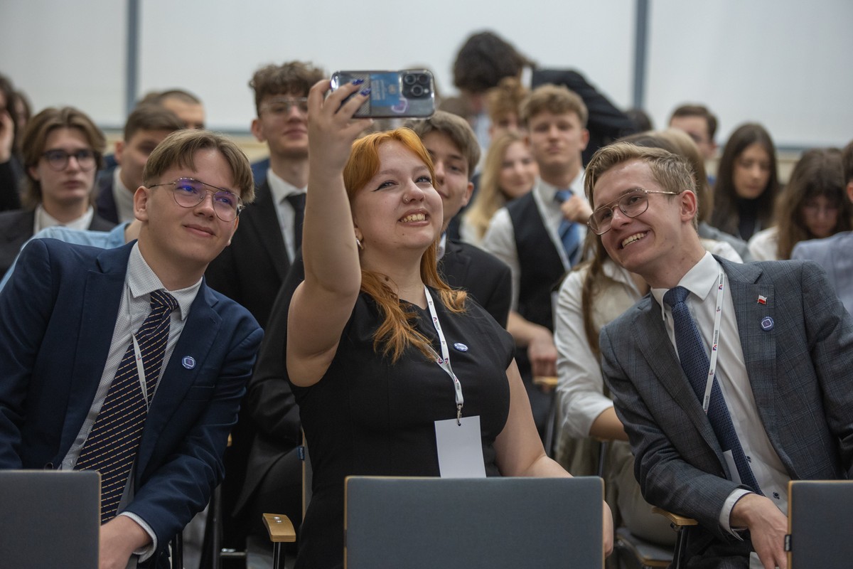 Obrady Parlamentu Młodych RP fot. Mikołaj Kuras dla UMWKP