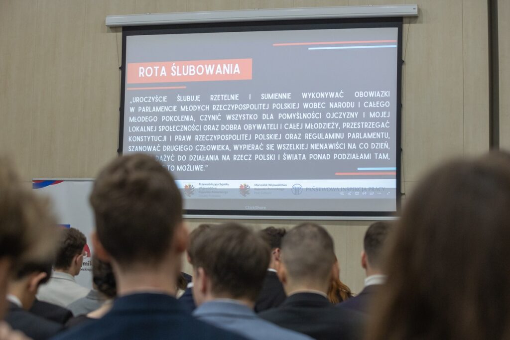 Obrady Parlamentu Młodych RP fot. Mikołaj Kuras dla UMWKP