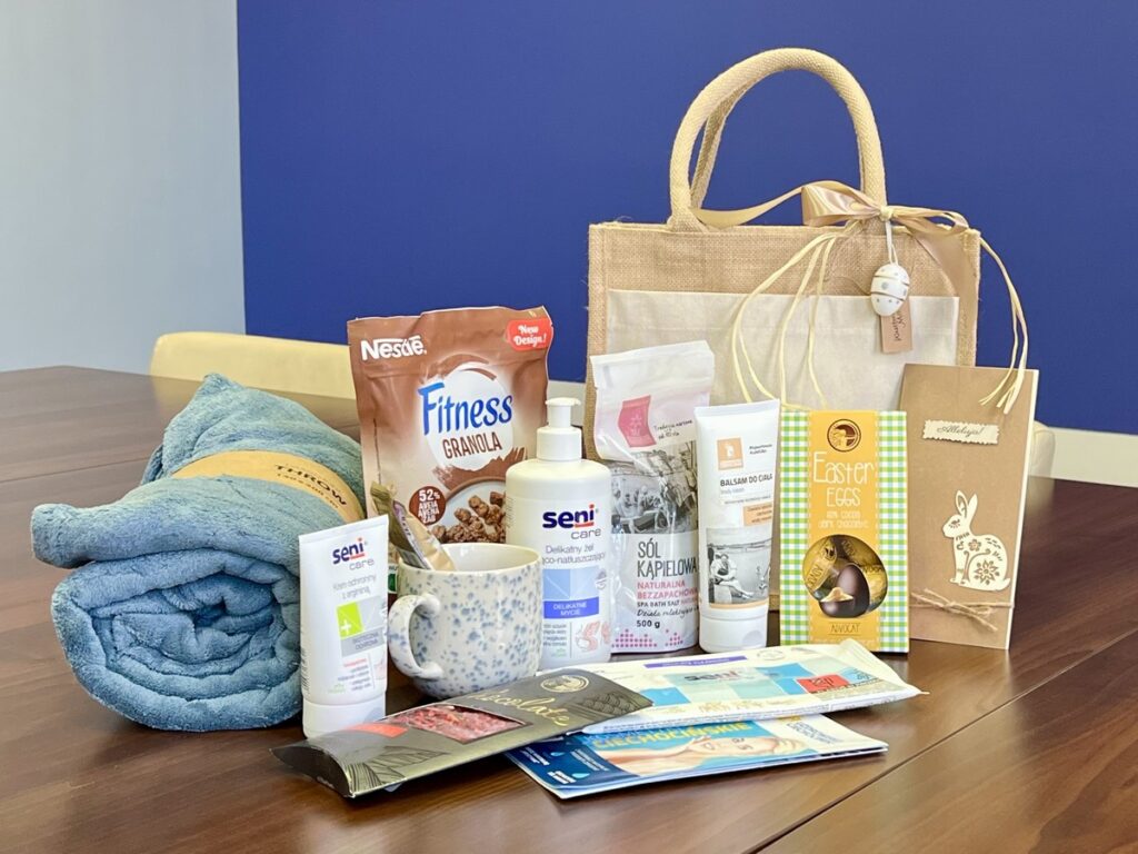 Wielkanocne upominki dla uhonorowanych medalem Unitas Durat, fot. Andrzej Goiński/UMWKP