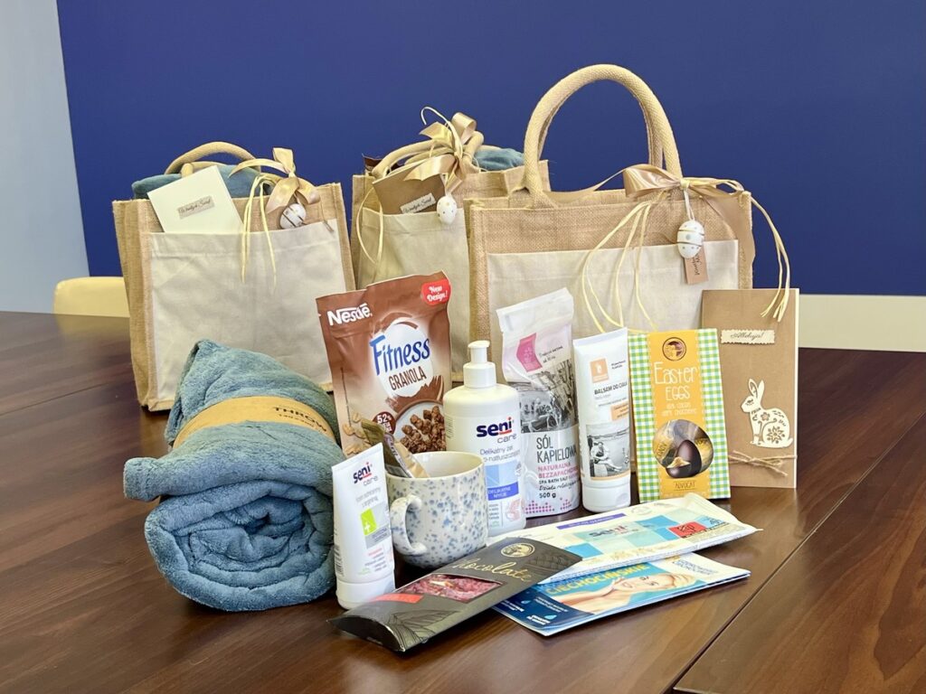 Wielkanocne upominki dla uhonorowanych medalem Unitas Durat, fot. Andrzej Goiński/UMWKP