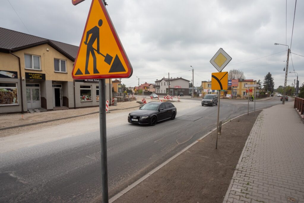 Budowa ronda w Golubiu-Dobrzyniu, fot. Mikołaj Kuras dla UMWKP