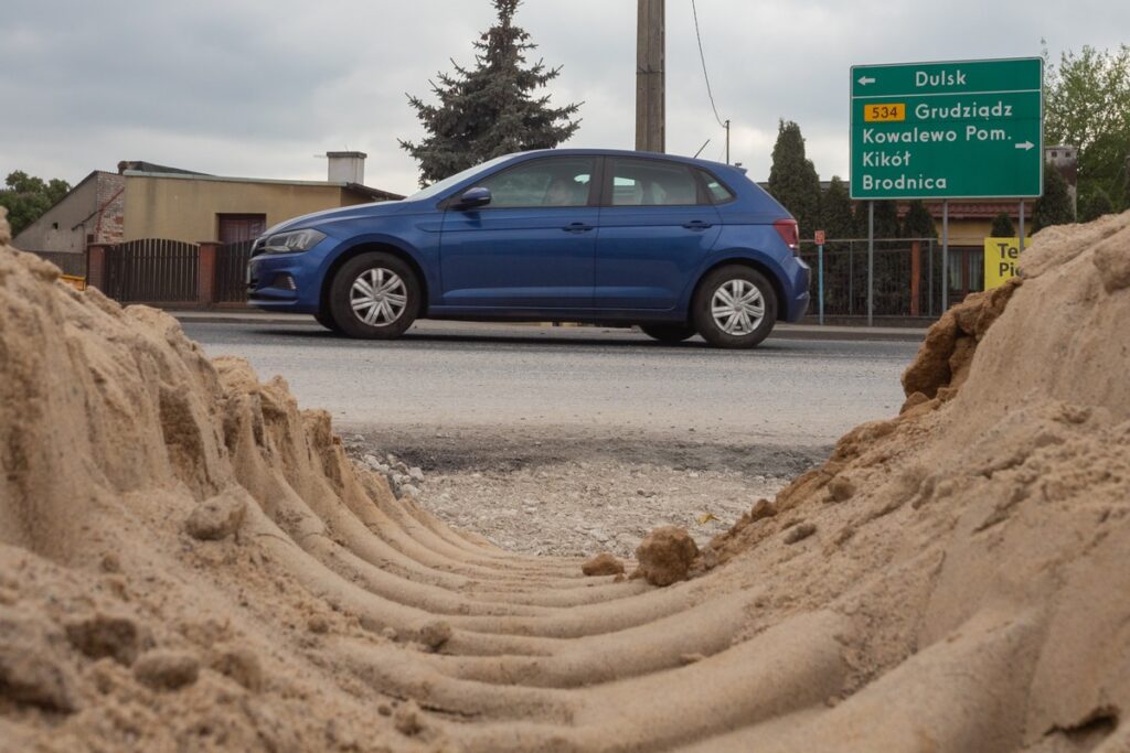 Budowa ronda w Golubiu-Dobrzyniu, fot. Mikołaj Kuras dla UMWKP