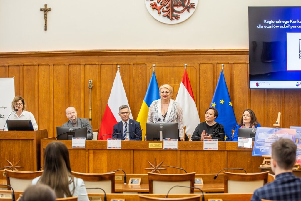 Finał Regionalnego Konkursu Wiedzy o Samorządzie Terytorialnym dla uczniów szkół ponadpodstawowych, fot. Andrzej Goiński/UMWKP