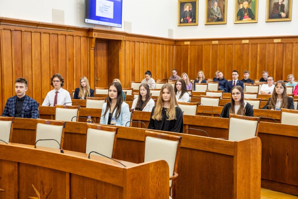 Finał Regionalnego Konkursu Wiedzy o Samorządzie Terytorialnym dla uczniów szkół ponadpodstawowych, fot. Andrzej Goiński/UMWKP