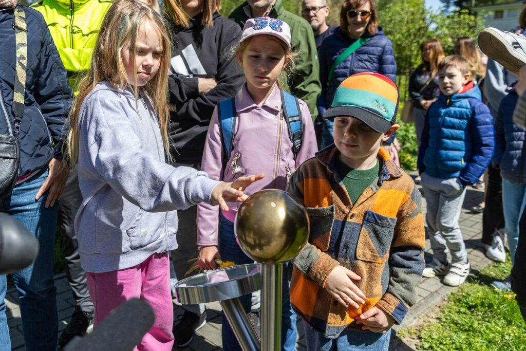 Eskapada 2025, zwiedzanie Obserwatorium Astronomicznego w Piwnicach koło Torunia, fot. Szymon Zdziebło/tarantoga.pl dla UMWKP