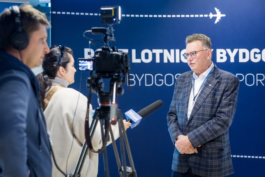 Powitanie pasażerów i załogi inauguracyjnego lotu z Frankfurtu, fot. Tomasz Czachorowski dla UMWKP