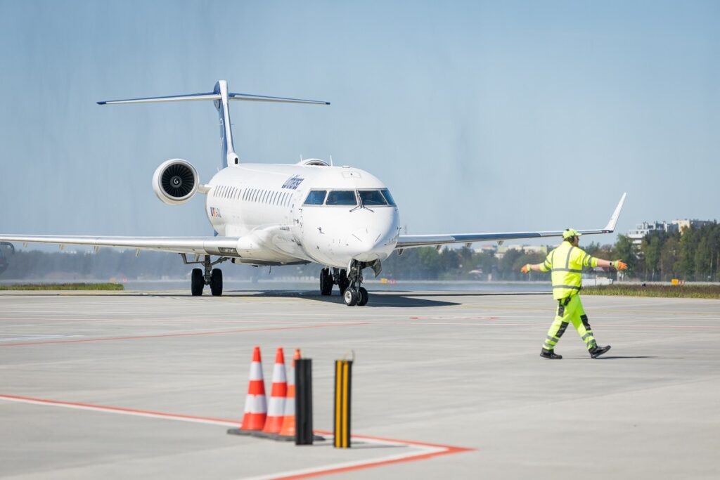 Powitanie pasażerów i załogi inauguracyjnego lotu z Frankfurtu, fot. Tomasz Czachorowski dla UMWKP