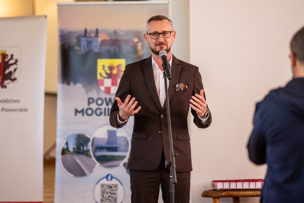 Wręczenie odznak sołtysom z powiatu mogileńskiego, fot. Andrzej Goiński/UMWKP