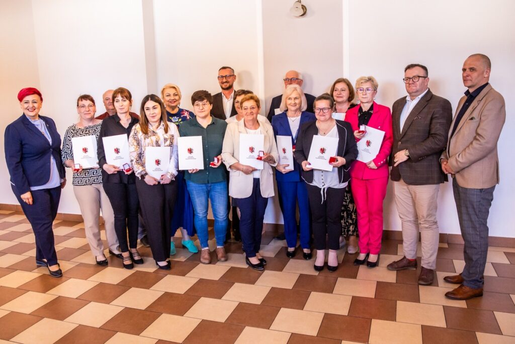 Wręczenie odznak sołtysom z powiatu mogileńskiego, fot. Andrzej Goiński/UMWKP