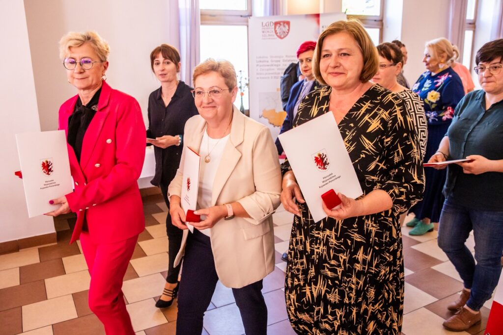 Wręczenie odznak sołtysom z powiatu mogileńskiego, fot. Andrzej Goiński/UMWKP