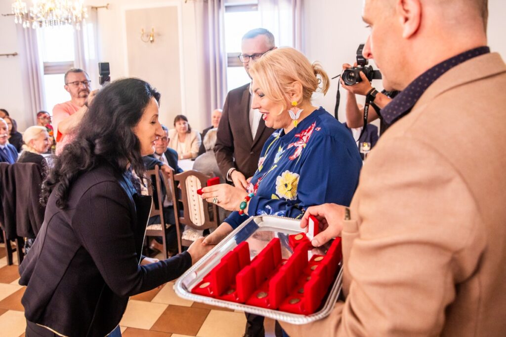 Wręczenie odznak sołtysom z powiatu mogileńskiego, fot. Andrzej Goiński/UMWKP