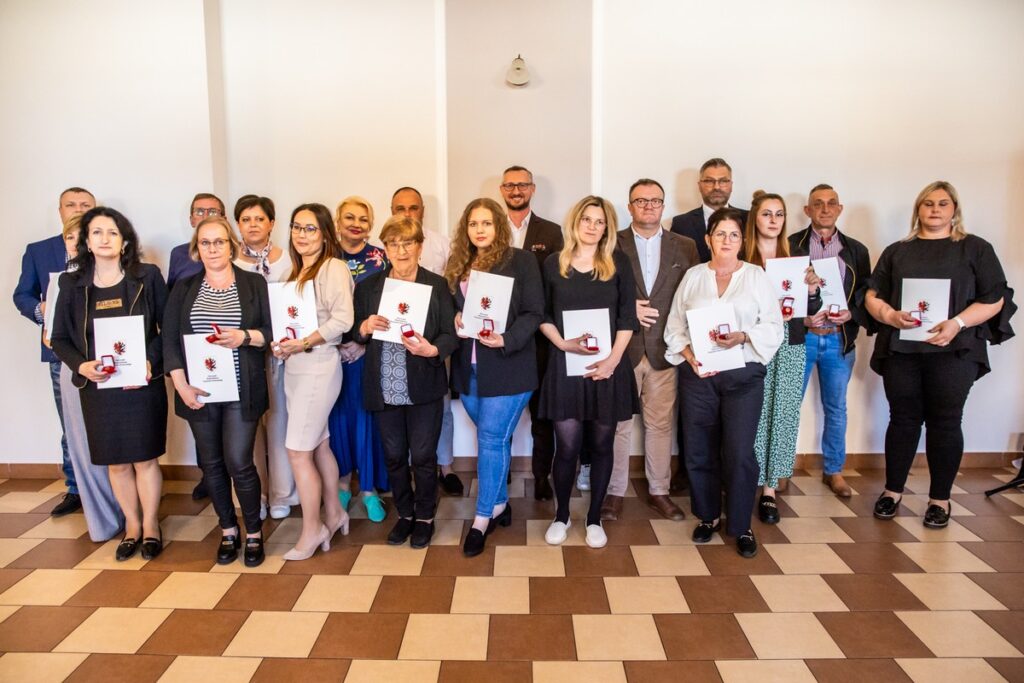 Wręczenie odznak sołtysom z powiatu mogileńskiego, fot. Andrzej Goiński/UMWKP