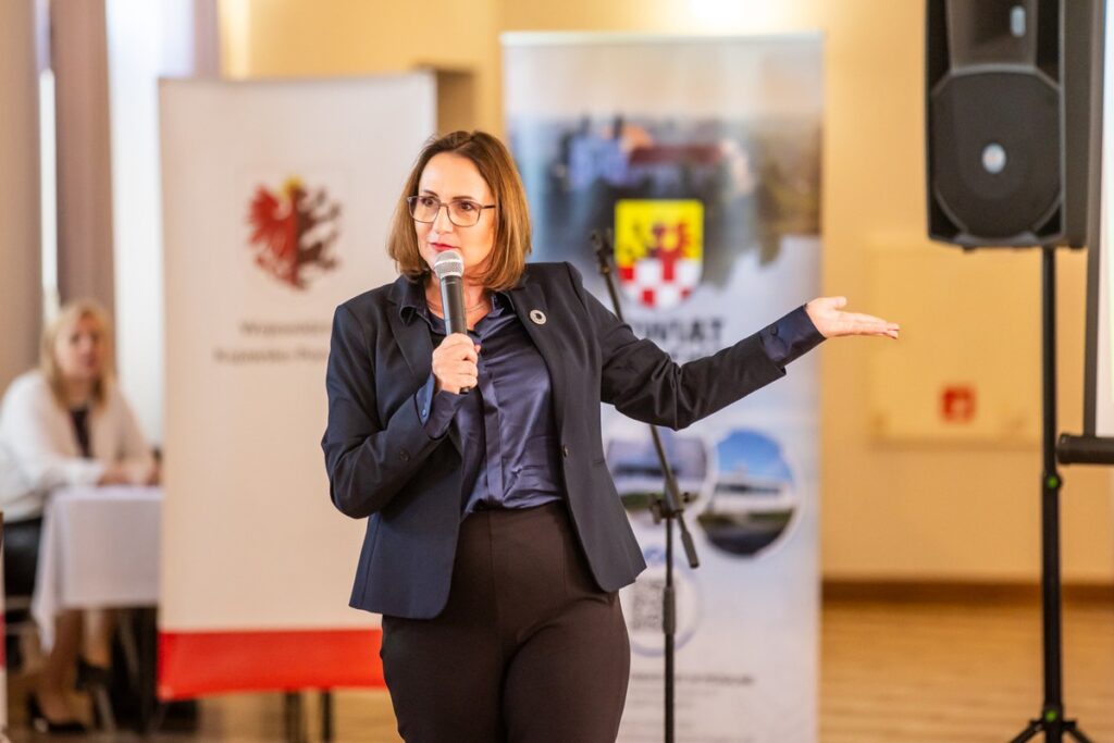 Wręczenie odznak sołtysom z powiatu mogileńskiego, fot. Andrzej Goiński/UMWKP