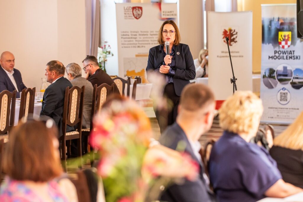 Wręczenie odznak sołtysom z powiatu mogileńskiego, fot. Andrzej Goiński/UMWKP