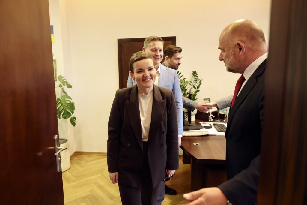 Spotkanie marszałka Piotra Całbeckiego i wiceminister Marty Cienkowskiej, fot. Andrzej Goiński/UMWKP