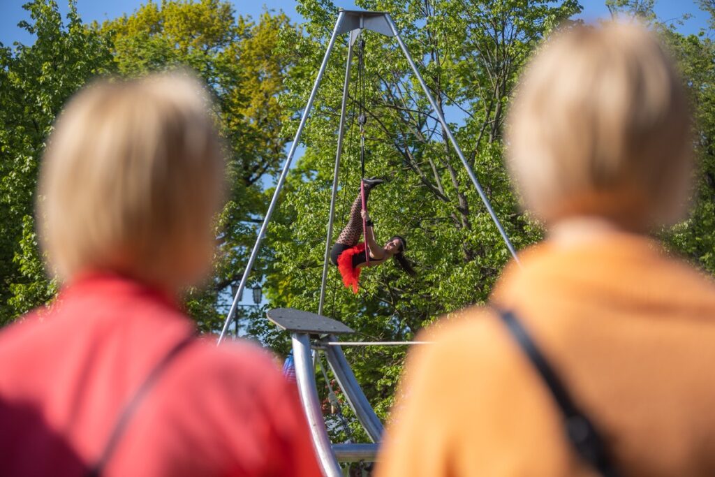 Festiwal Teatrów Ulicznych, „OnTheWord” czeskiej grupy BoCirk, fot. Mikołaj Kuras dla UMWKP