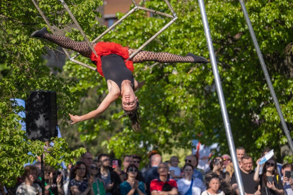 Festiwal Teatrów Ulicznych, „OnTheWord” czeskiej grupy BoCirk, fot. Mikołaj Kuras dla UMWKP