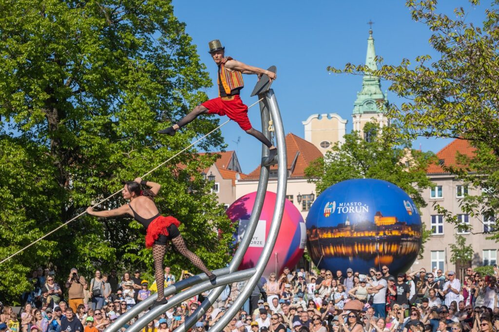 Festiwal Teatrów Ulicznych, „OnTheWord” czeskiej grupy BoCirk, fot. Mikołaj Kuras dla UMWKP