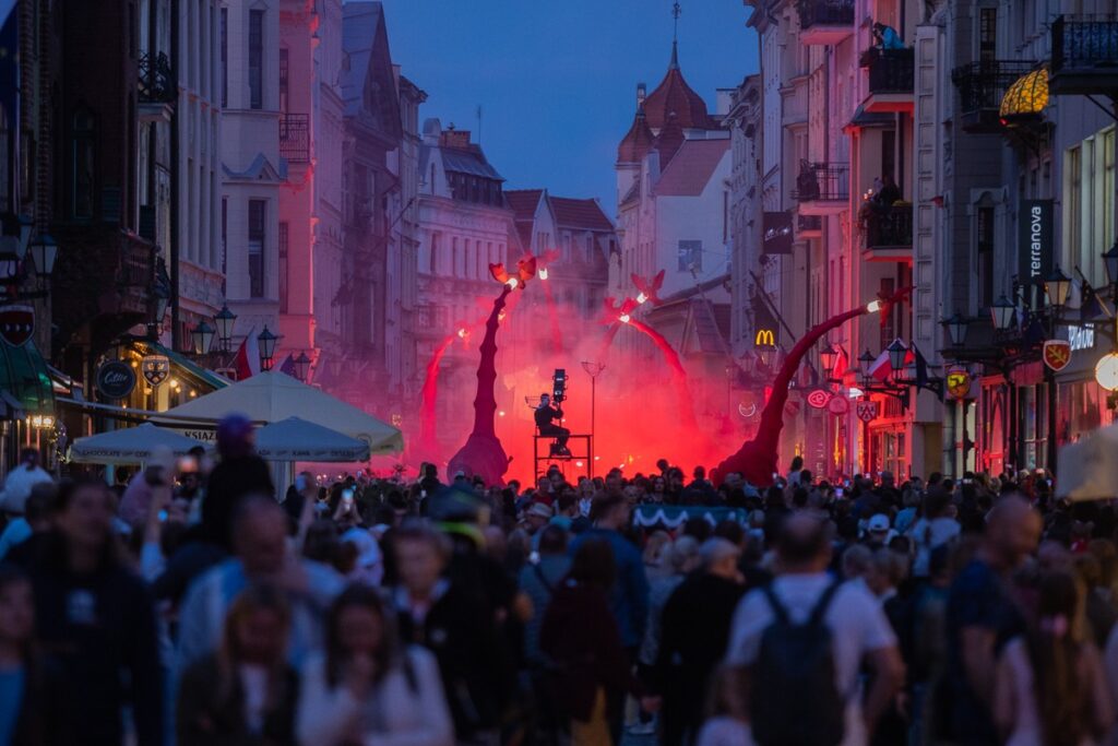 Festiwal Teatrów Ulicznych, „Les Girafes”, Mikołaj Kuras dla UMWKP