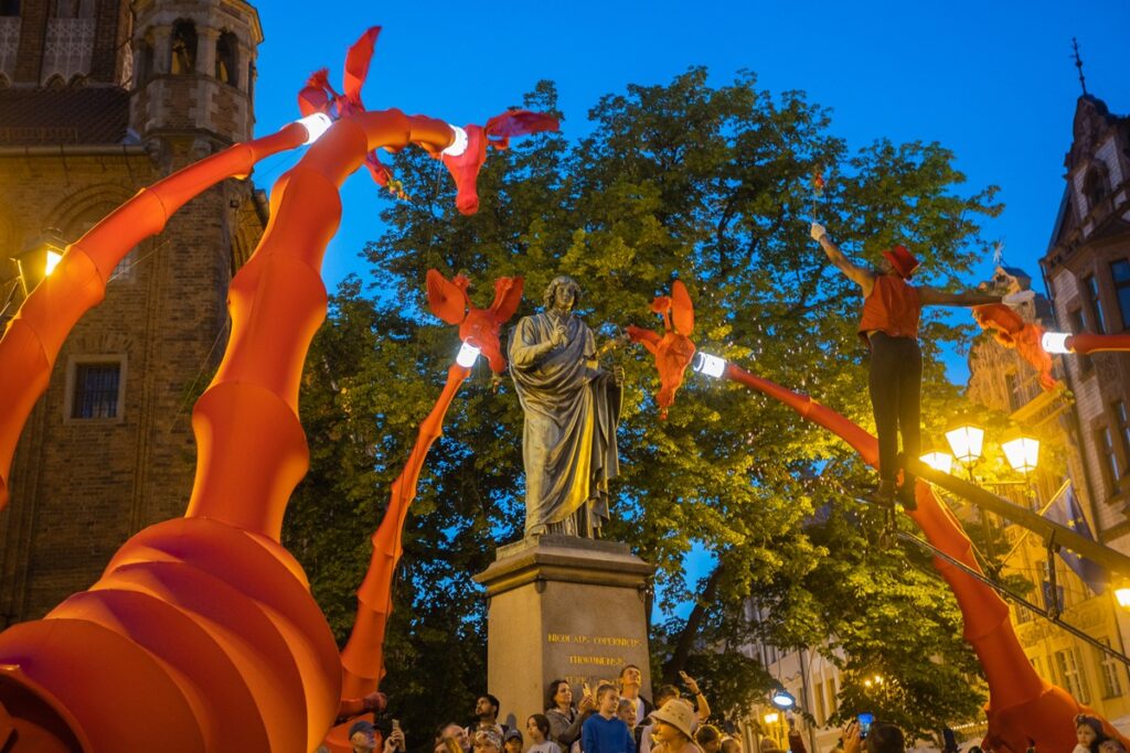 Festiwal Teatrów Ulicznych, „Les Girafes”, Mikołaj Kuras dla UMWKP