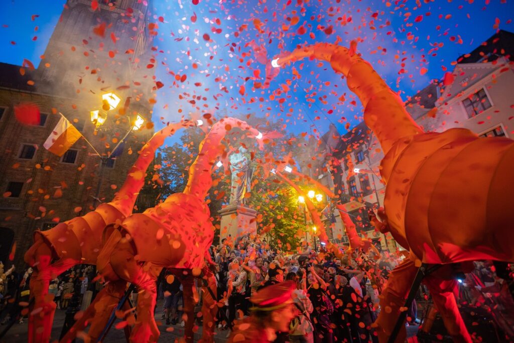 Festiwal Teatrów Ulicznych, „Les Girafes”, Mikołaj Kuras dla UMWKP