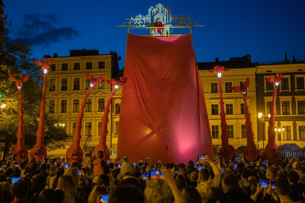 Festiwal Teatrów Ulicznych, „Les Girafes”, Mikołaj Kuras dla UMWKP