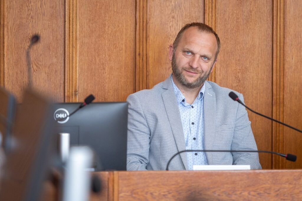 Signing of contracts with contractors for modernization works on DW 240 and DW 412, photo by Szymon Zdziebło/tarantoga.pl for UMWKP