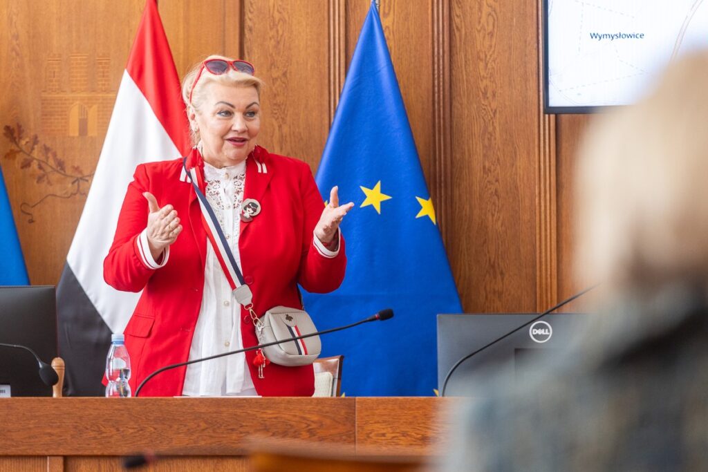 Signing of contracts with contractors for modernization works on DW 240 and DW 412, photo by Szymon Zdziebło/tarantoga.pl for UMWKP