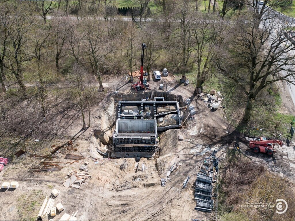 Works in the palace and park complex in Nawra, photo by KPCD